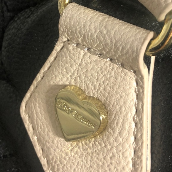 Betsy Johnson Oversized Roomy Quilted Heart Handbag Purse Crossbody Black Cream - Picture 9 of 15